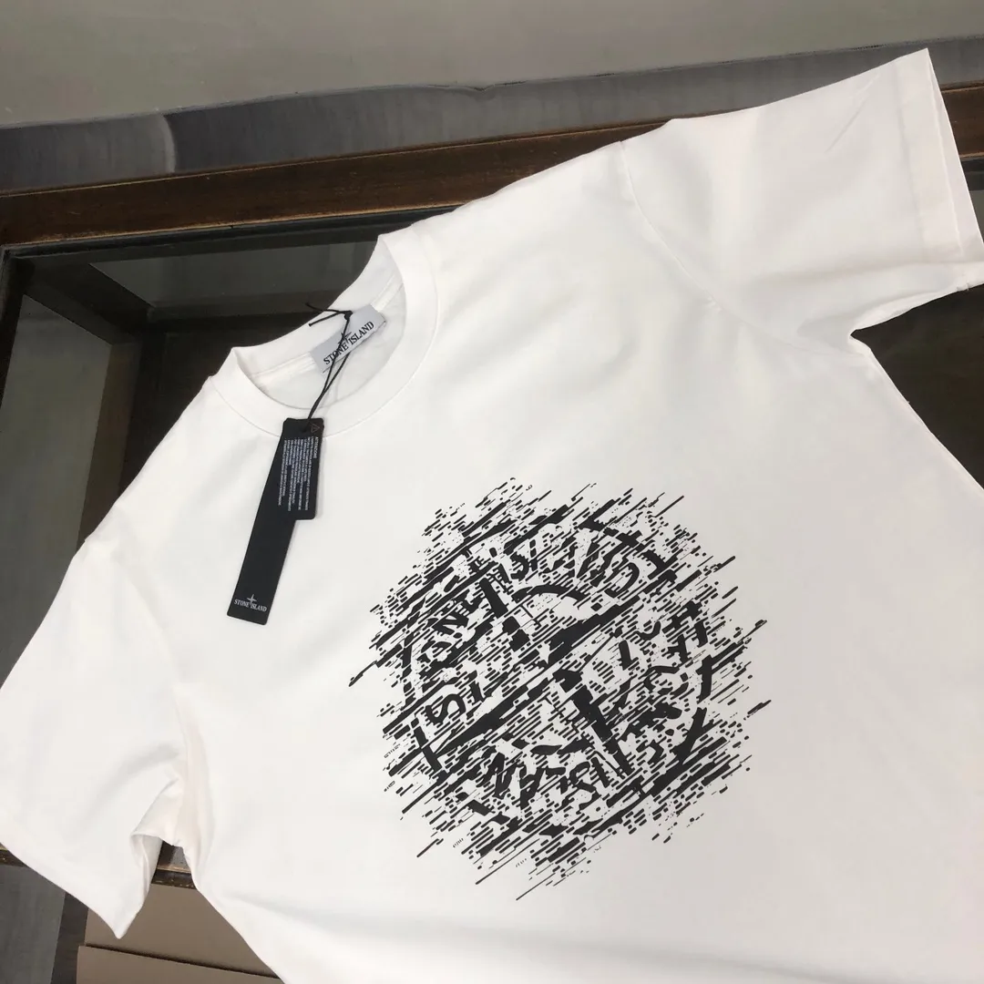 P180 Stone Island 2025 latest T-shirt, couple style ~ Original order, fashionable and casual short T-shirt, specially made of customized cotton fabric ~ Cotton T-shirt ~ Pre-washed to prevent deformation and shrinkage problem, more comfortable and breathable on the body ~ All available from stock ~ Unique design style, trendy must-have item, complete with three standards 👍 Color: black/white Size: S M L XL (larger version, please indicate your height and weight when placing an order)